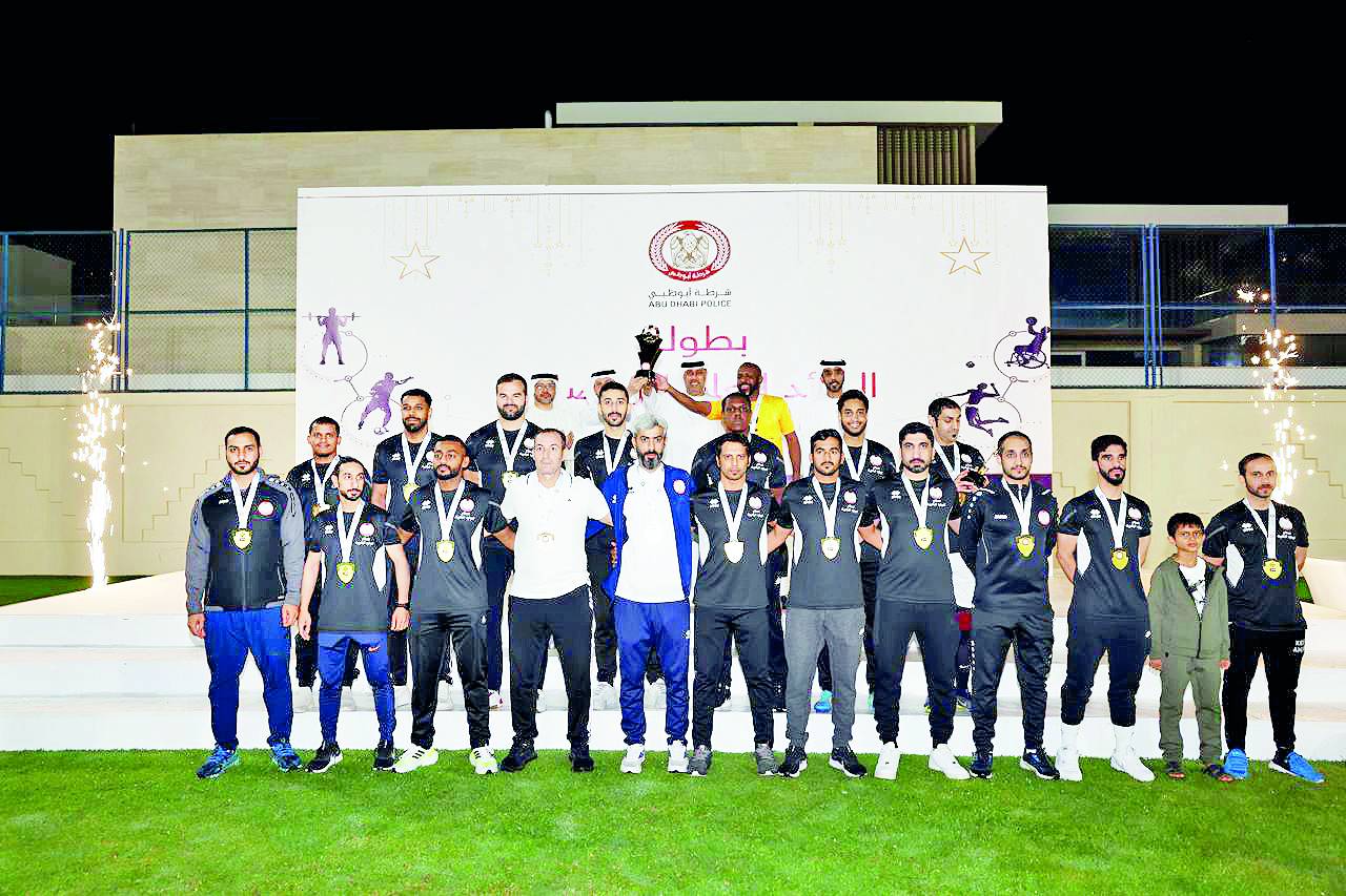 الشامسي يتوج الفريق البطل  