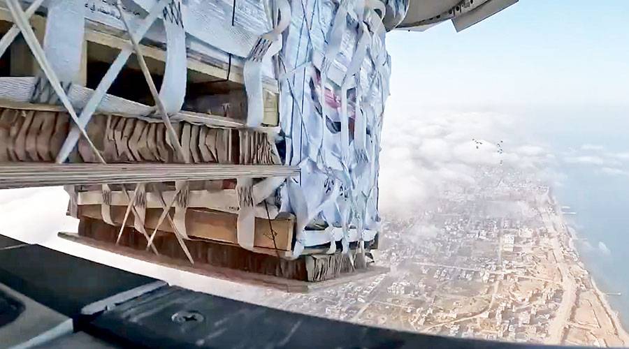   خلال إسقاط المساعدات على شمال قطاع غزة 