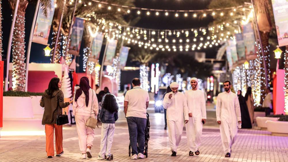 عروض ألعاب نارية في جزيرة ياس خلال العيد