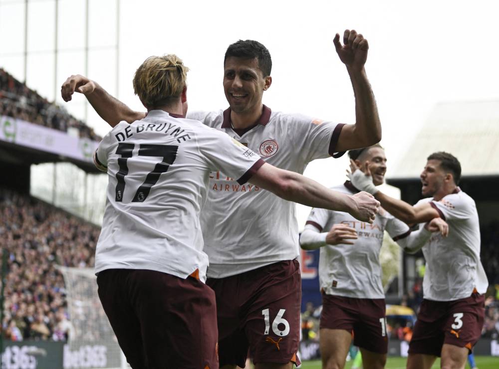 رودري يحتفل مع دي بروين