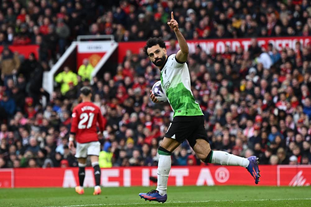 محمد صلاح يحتفل