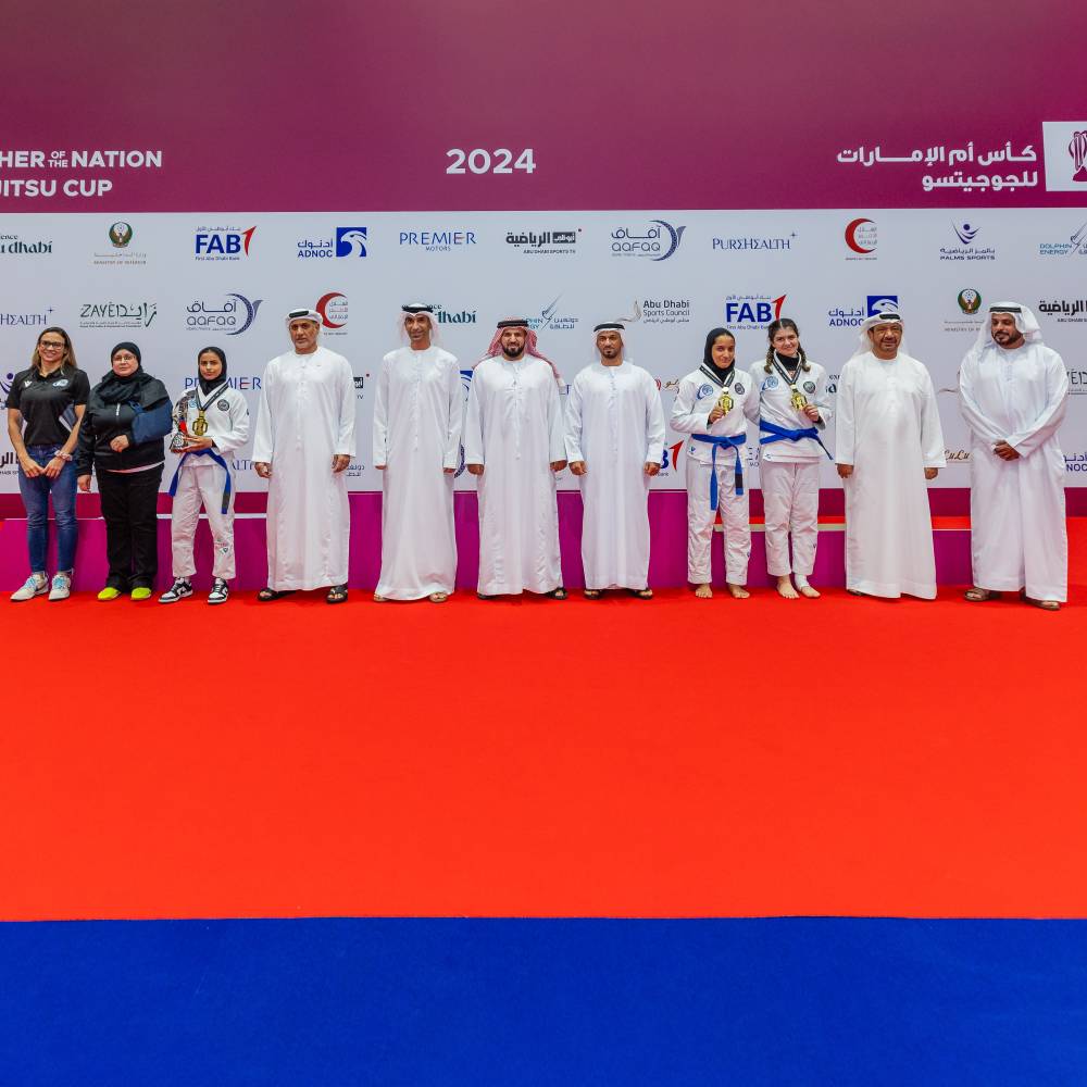  الزيودي وكبار الحضور مع الفائزات