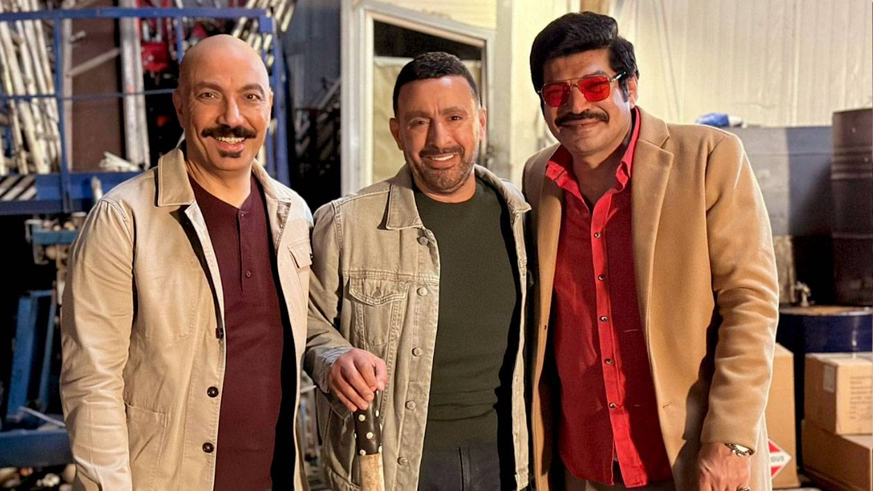 أحمد السقا يتوسط طارق لطفي وباسم سمرة 
