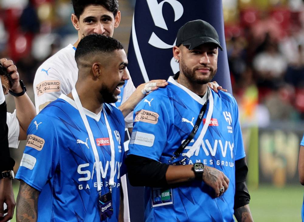 نيمار بقميص الهلال