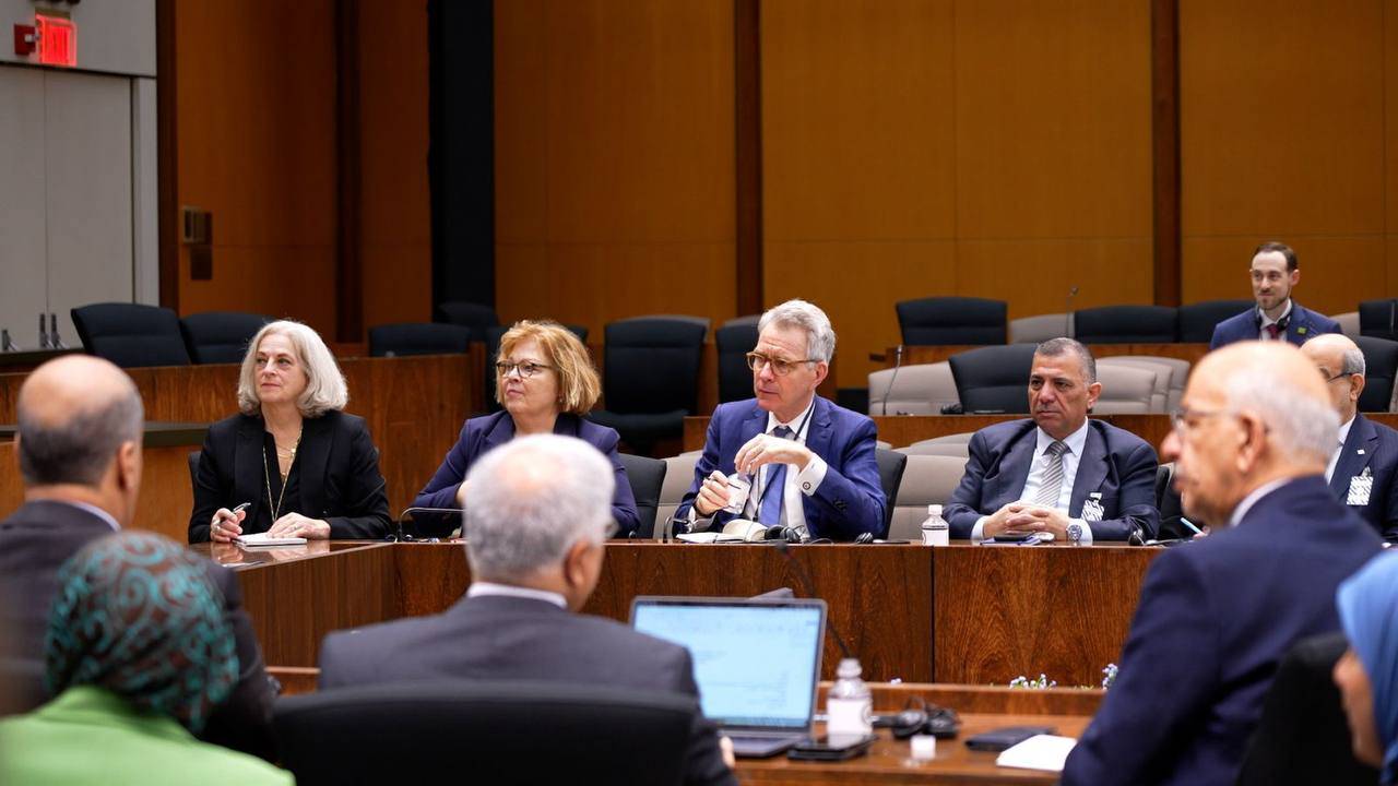 جانب من اجتماع الوفدين