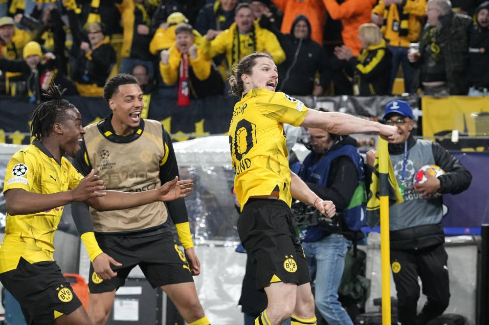 فرحة لاعبي دورتموند