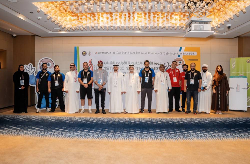  الظالعي والعسم في لقطة تذكارية مع حضور افتتاح المركز