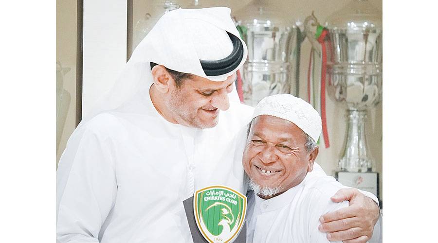 البطران يحضن العم يوسف