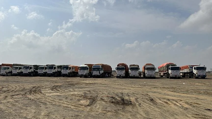 شاحنات مساعدات إنسانية عالقة بين شرق السودان وغربه