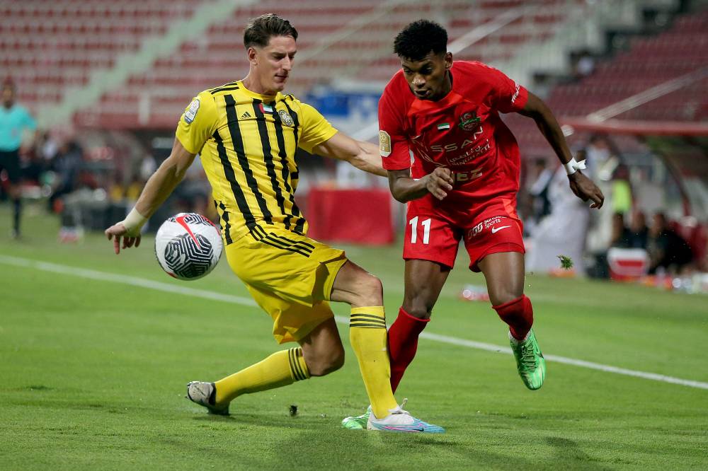 مباراة شباب الأهلي واتحاد كلباء تصوير: (( هيثم الخاتم ))