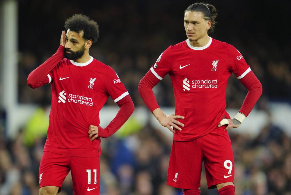 محمد صلاح وداروين نونيينس (أ ب)