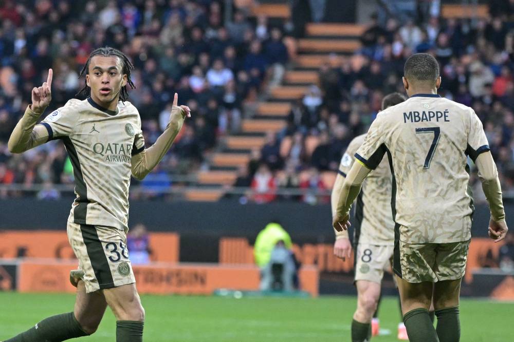 مبابي يحتفل