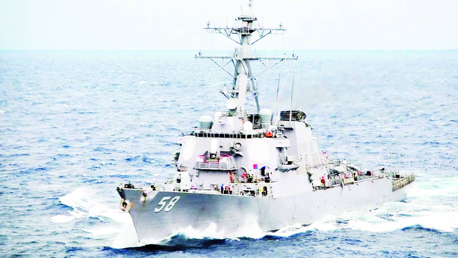 إرشيفية لمدمرة أمريكية في مياه البحر الأحمر