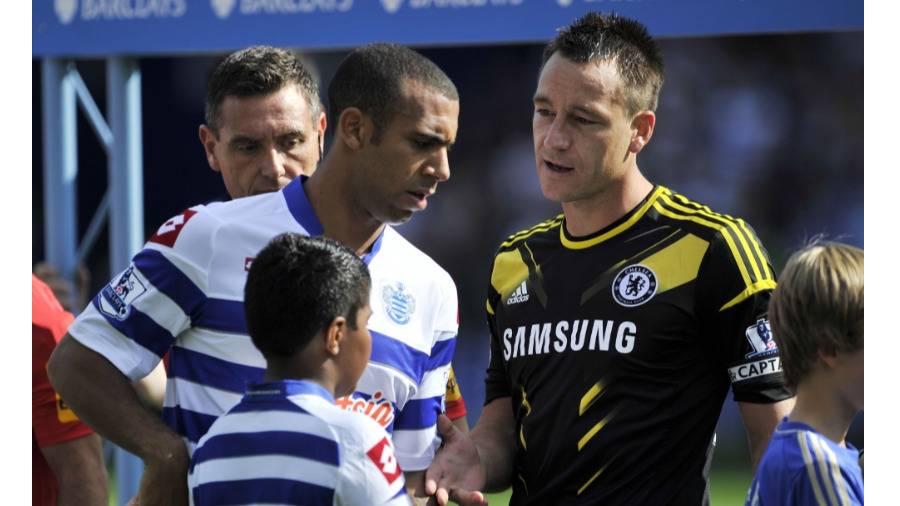 تيري يحاول مصافحة أنتون فيرديناند 