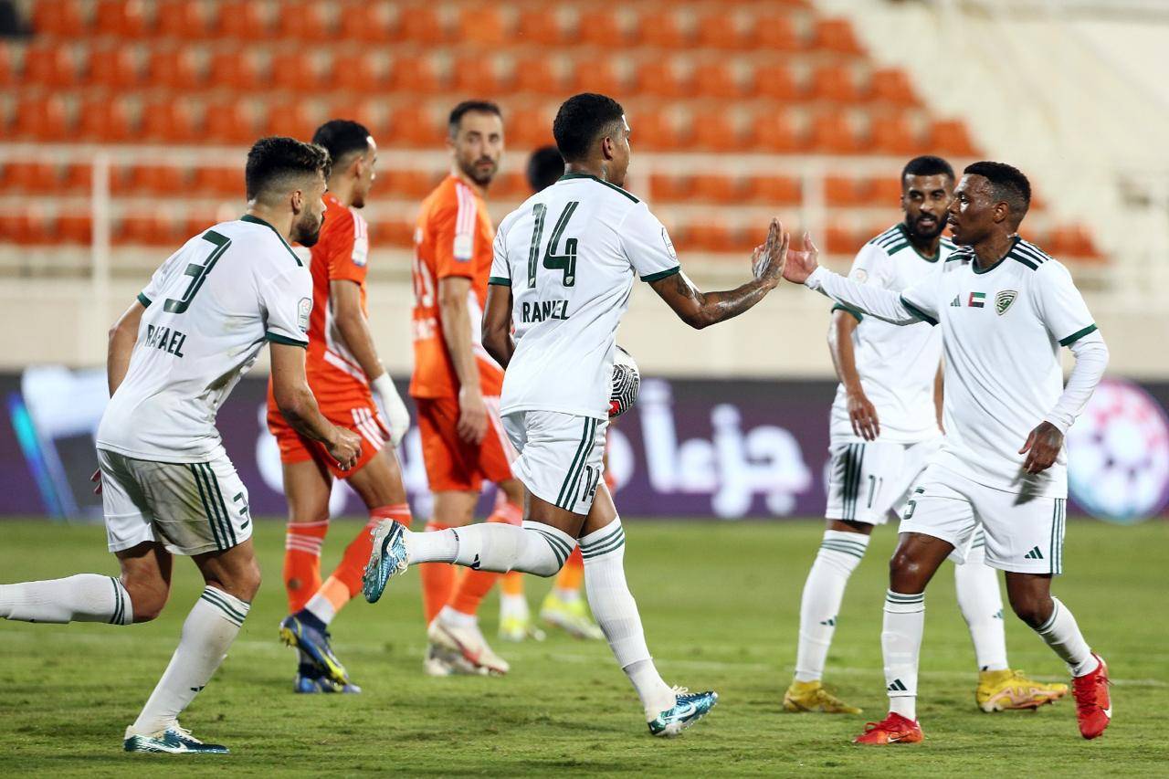 فرحة لخورفكان بعد تسجيل التعادل