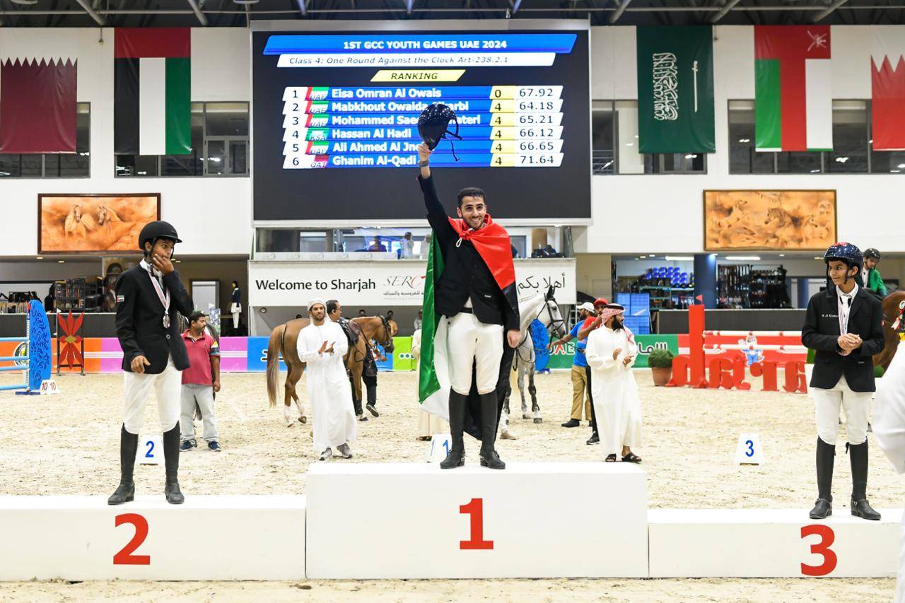 عيسى العويس على منصة تتويج قفز الحواجز