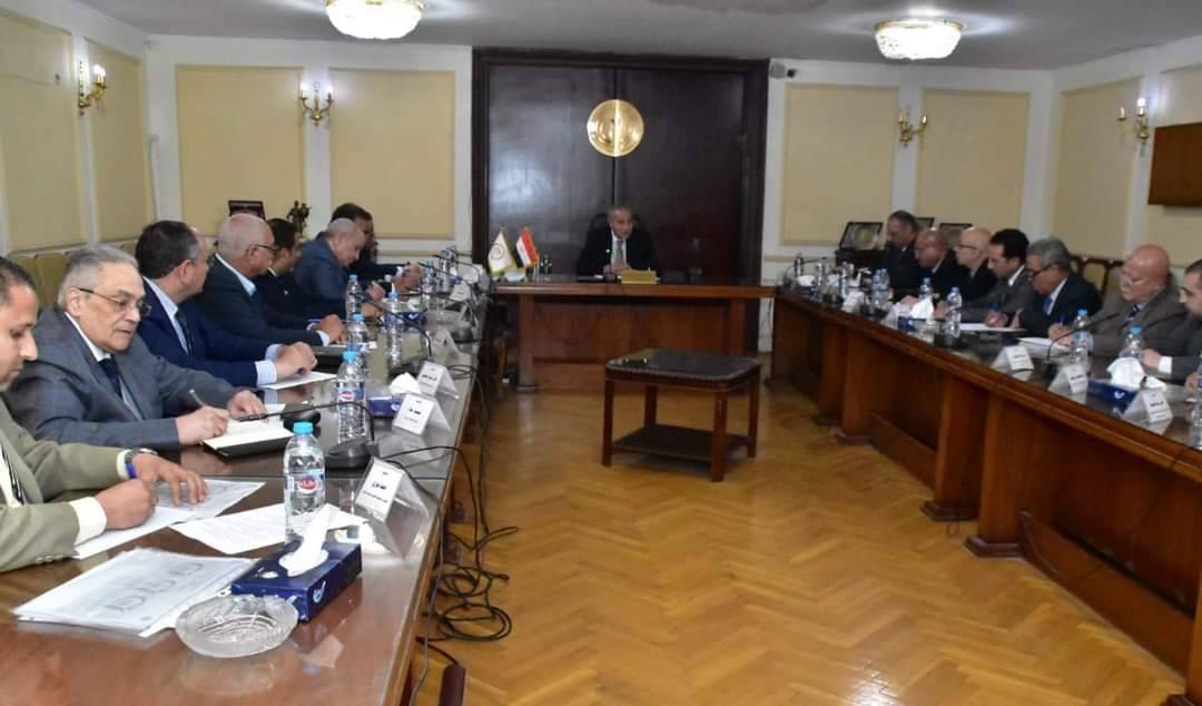 المصيلحي مترئساً اجتماع اللجنة العليا للقمح