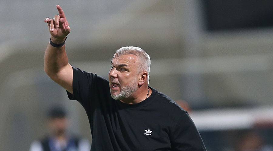  كوزمين غاضب من التحكيم ( تصوير: يوسف الأمير) 
