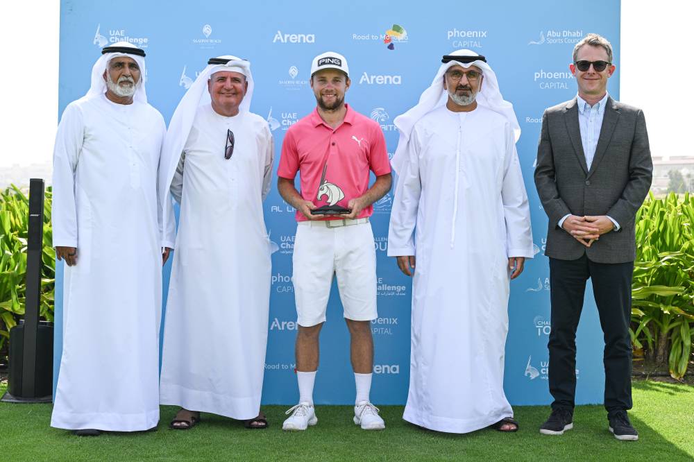 العواني والعطار مع البطل بيترسين 
