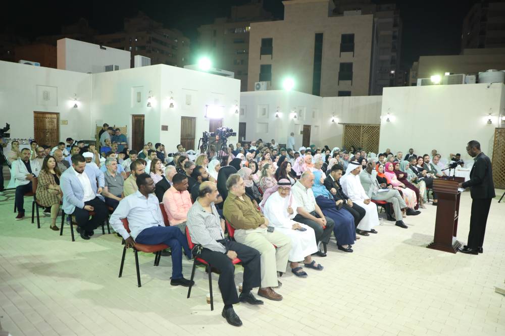 محمد البريكي يتوسط حضور الأمسية