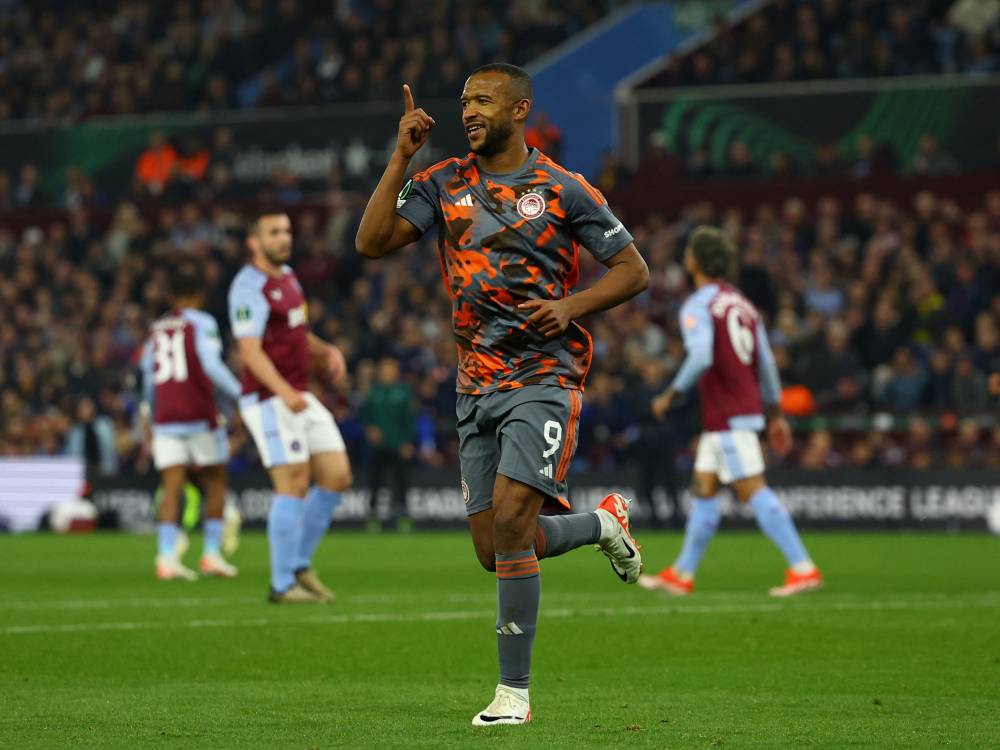 «هاتريك» المغربي الكعبي يهزم أولمبياكوس