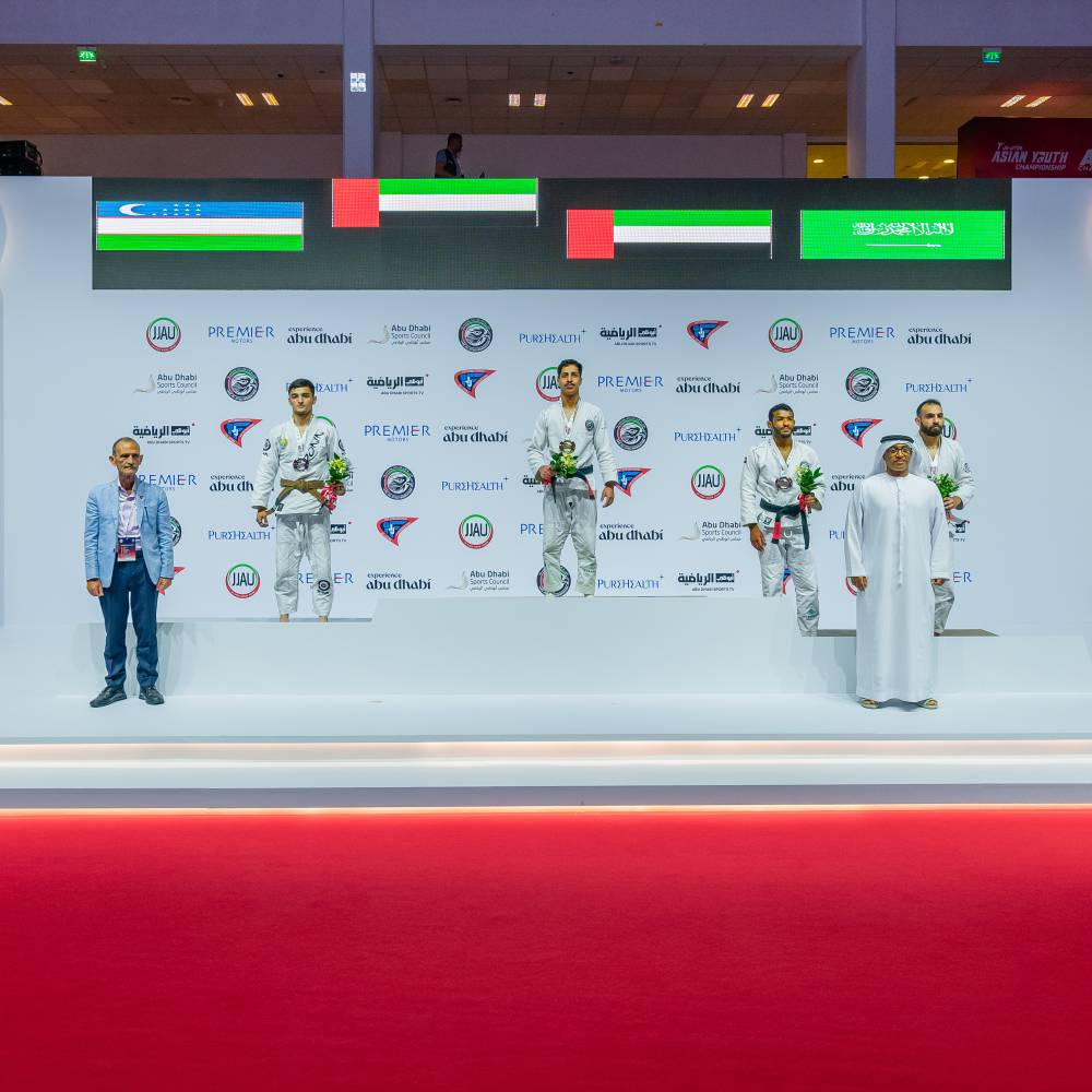 جانب من تتويج الأبطال