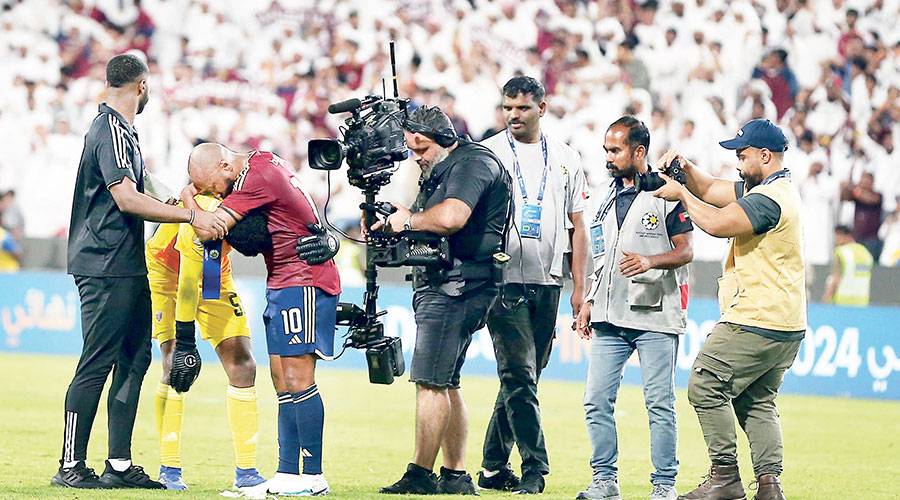  عناق بين إسماعيل وراشد علي 