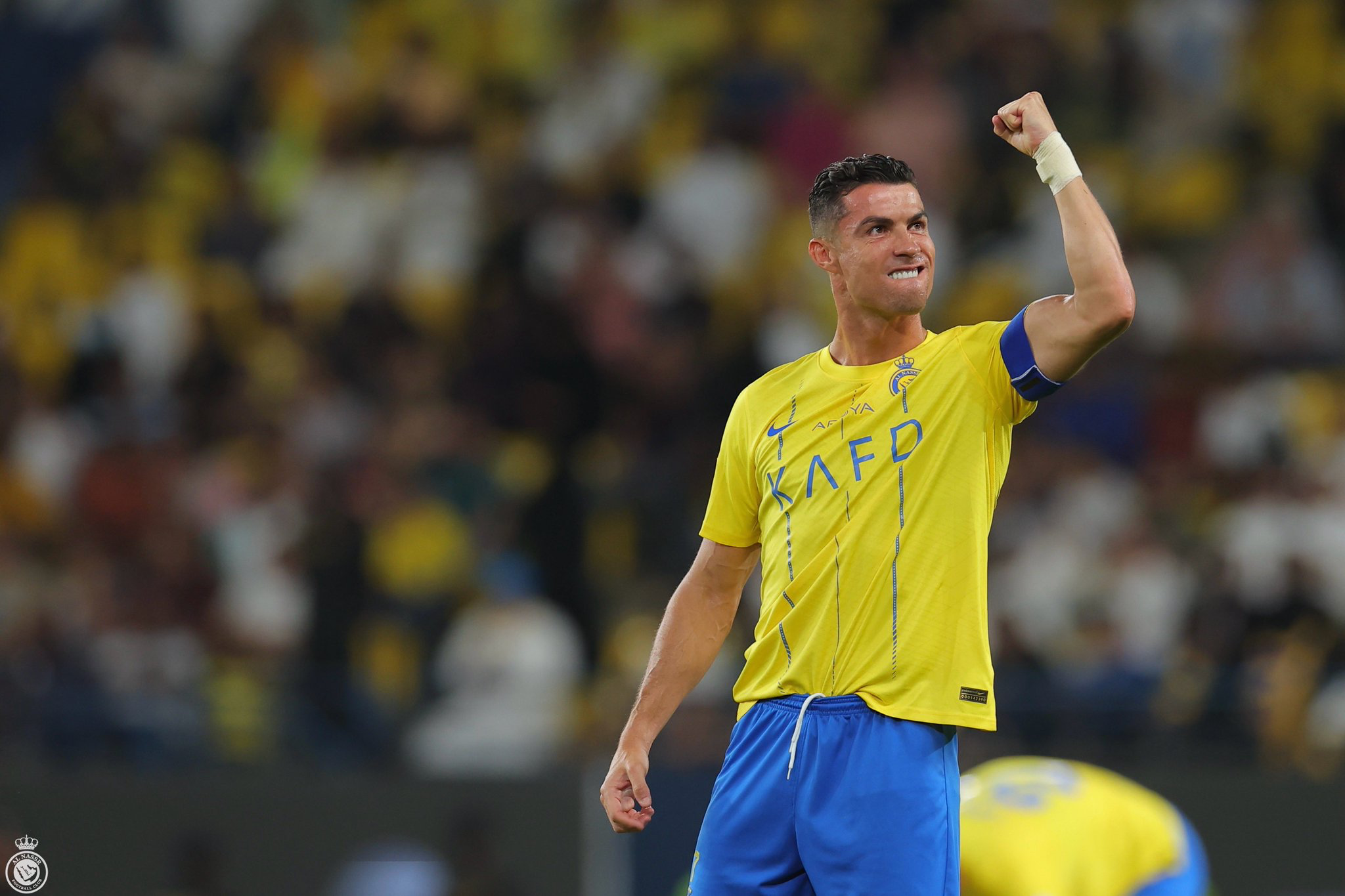 رونالدو يحتفل