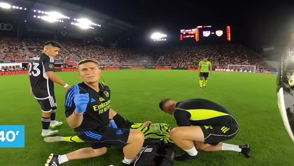 حكم يرتدي كاميرا