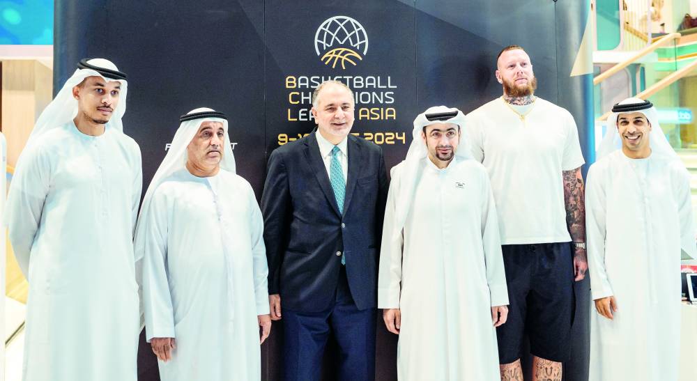 ماجد سلطان والخاجة وخاجريان وحضور توقيع عقد الاستضافة