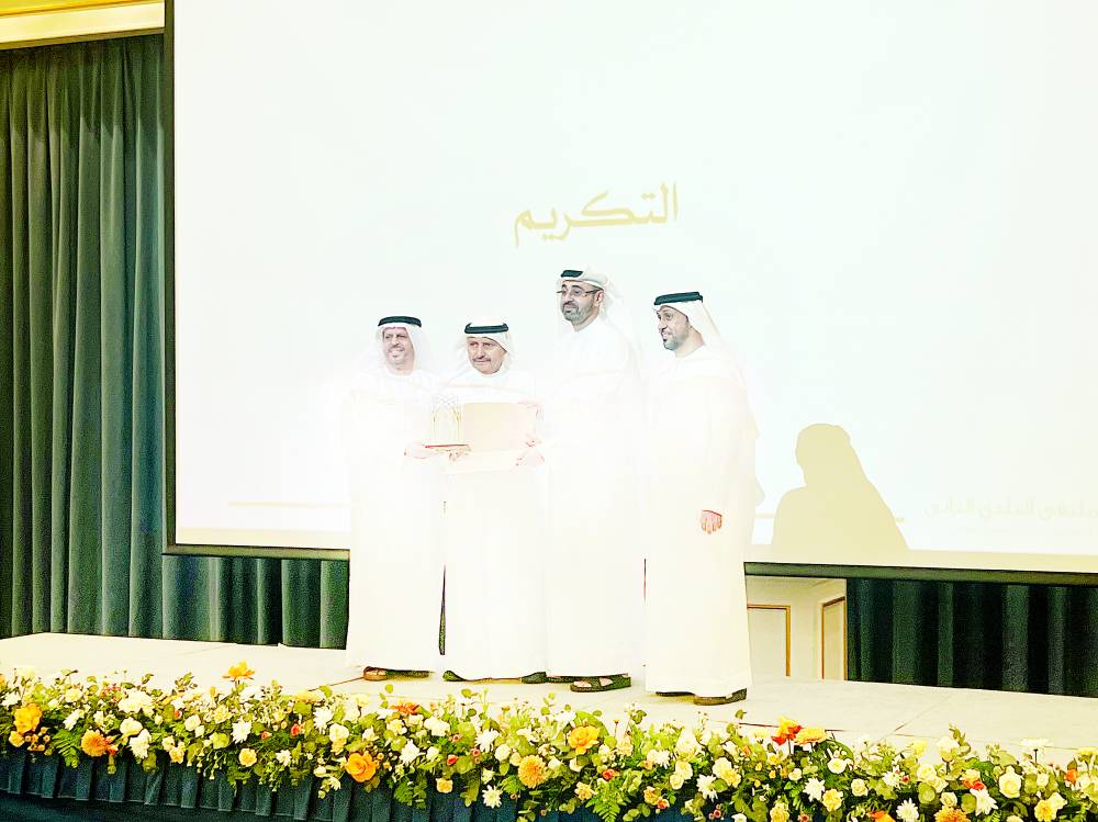 سليمان الزعابي يكرّم المدفع برفقة راشد النقبي