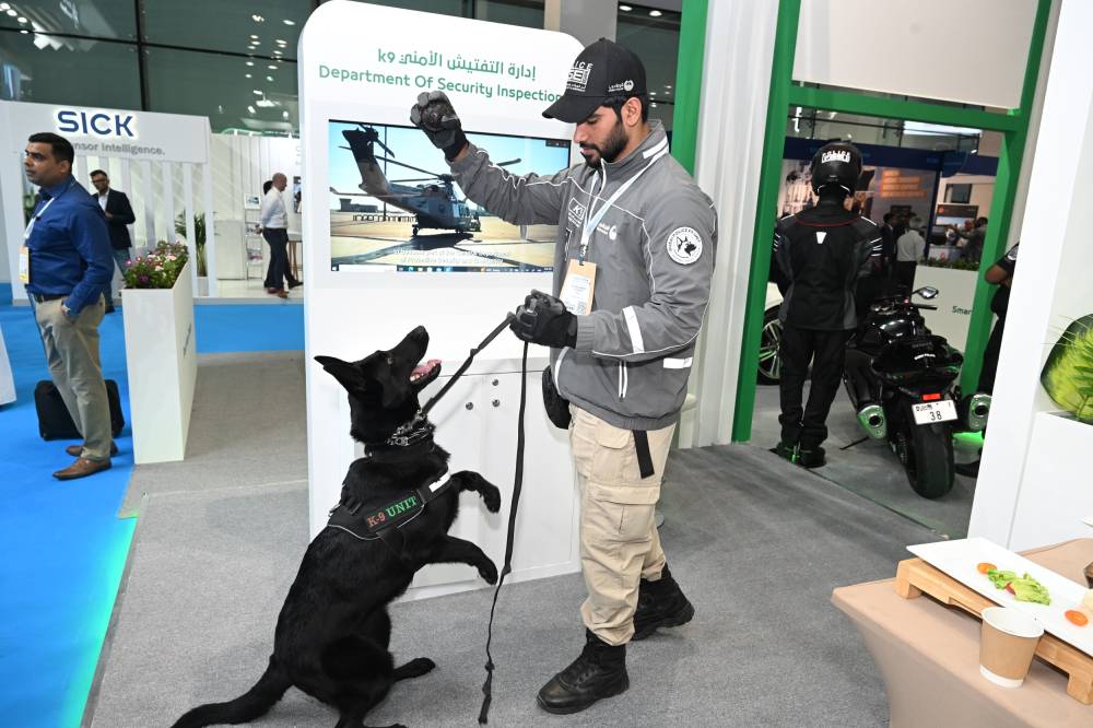 شرطة دبي تواصل عرض خدماتها بالتفتيشات الأمنية