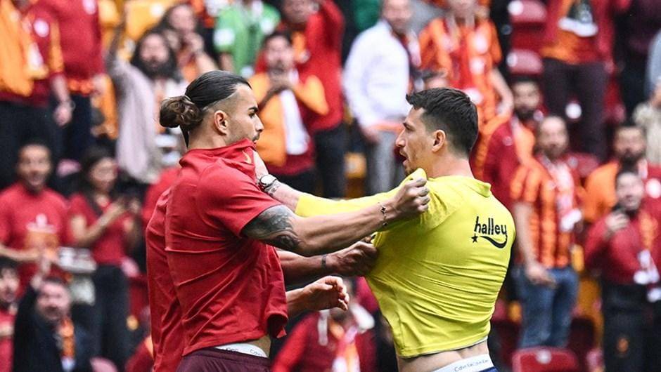 «ديربي تركيا» يبدأ بمشاجرة عنيفة بين اللاعبين