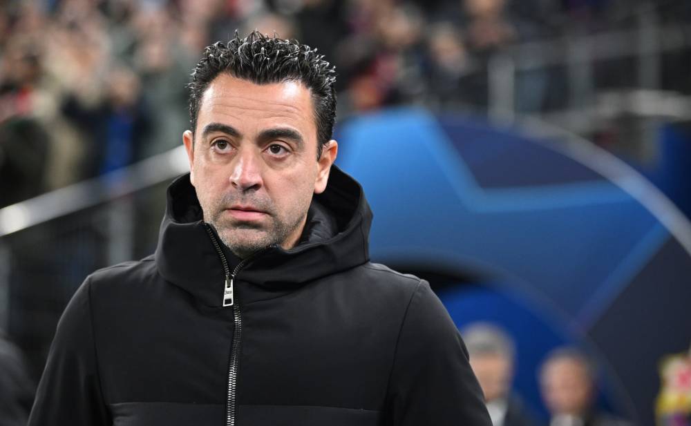 برشلونة يقيل مدربه تشافي.. وفليك بديلاً