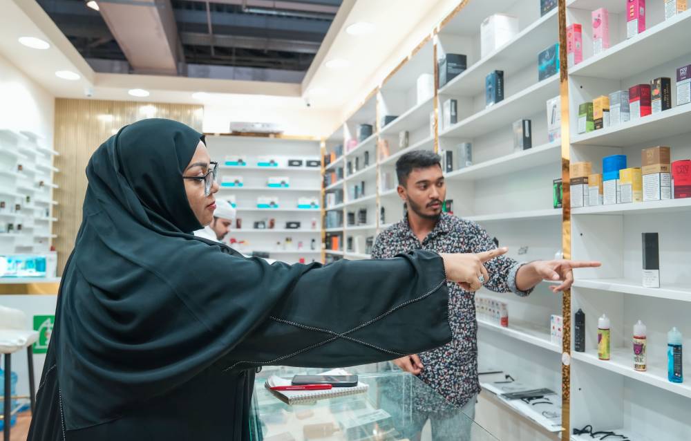 حملة تفتيشية للتحقق من منتجات السجائر الإلكترونية في دبي