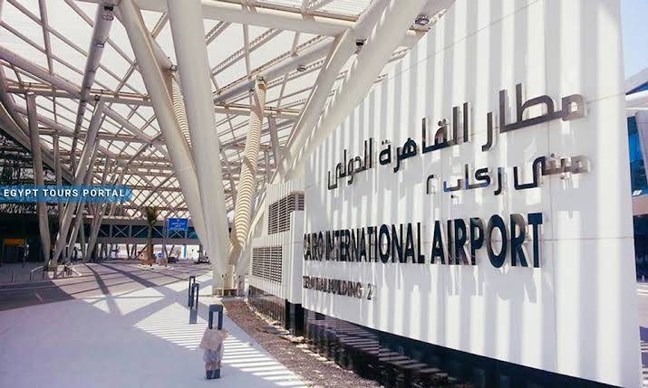 ضبط حلوى بالمخدرات مع راكب أمريكي في مطار القاهرة