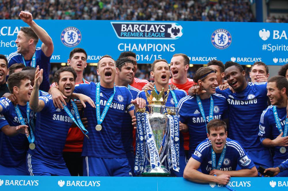 هازارد (أقصى اليمين) وفابريغاس (يسار)