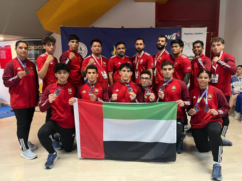 أبطال المواي تاي يحتفلون بعلم الإمارات