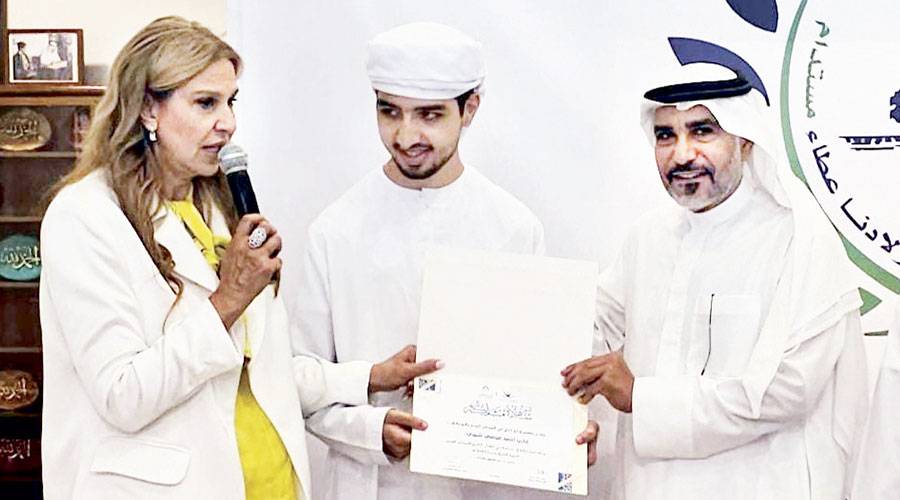 خلال التكريم
