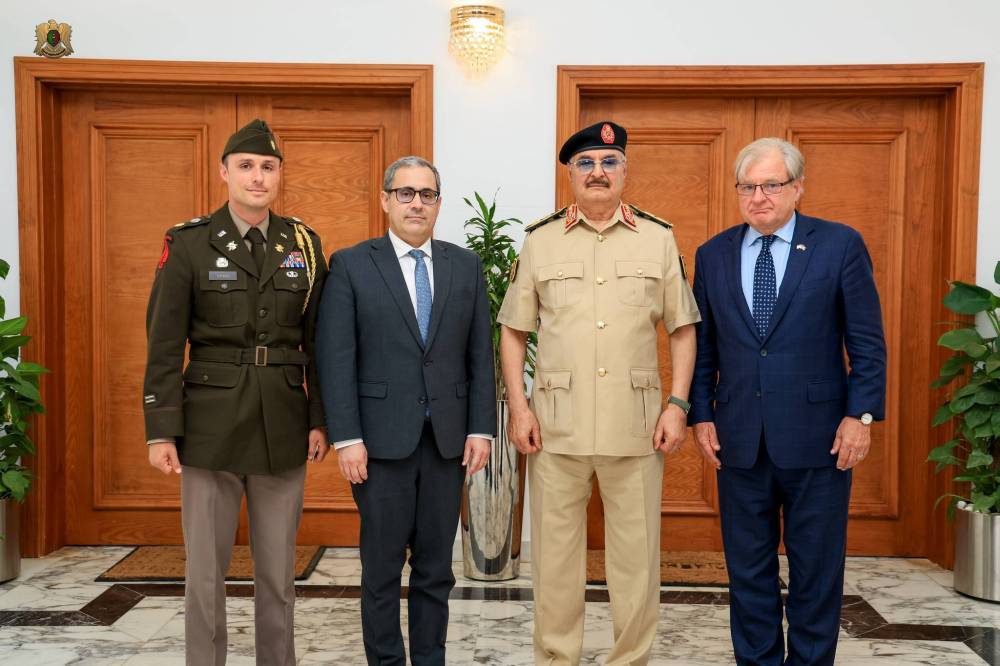 حفتر خلال استقباله وفداً برئاسة المبعوث الأمريكي الخاص لدى ليبيا 