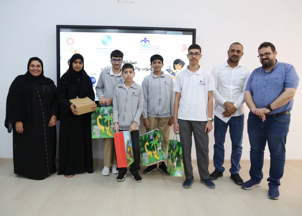 «الخدمات الإنسانية» تساند طلابها بـ «الروبوت والذكاء الاصطناعي»