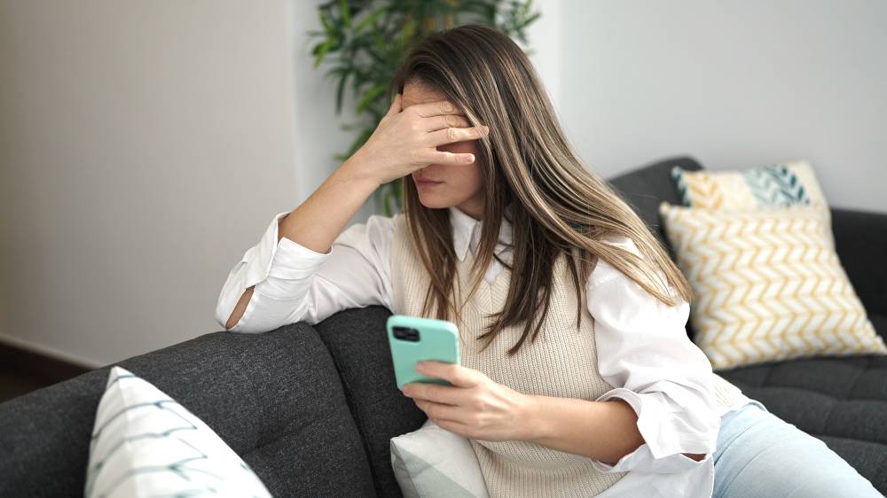 النرجسي .. كيف تعرفه من رسائله ؟