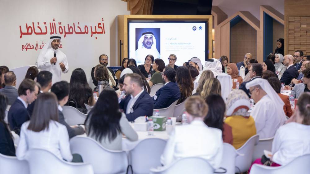 عبدالله لوتاه متحدثاً في الورشة 