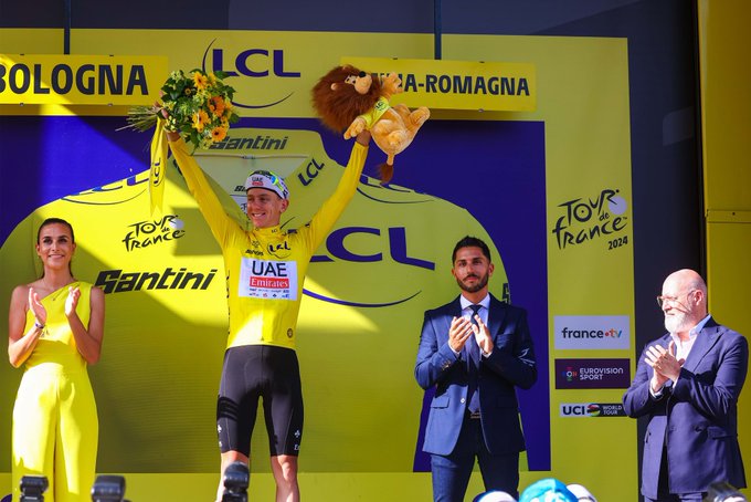 بوجاكار لاعب فريق الإمارات يحفر اسمه في سجل الإنجازات بسباق فرنسا للدراجات