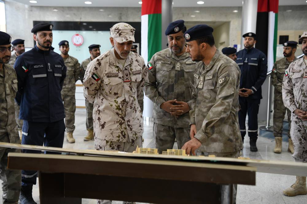 أحمد بن طحنون خلال الزيارة التفقدية