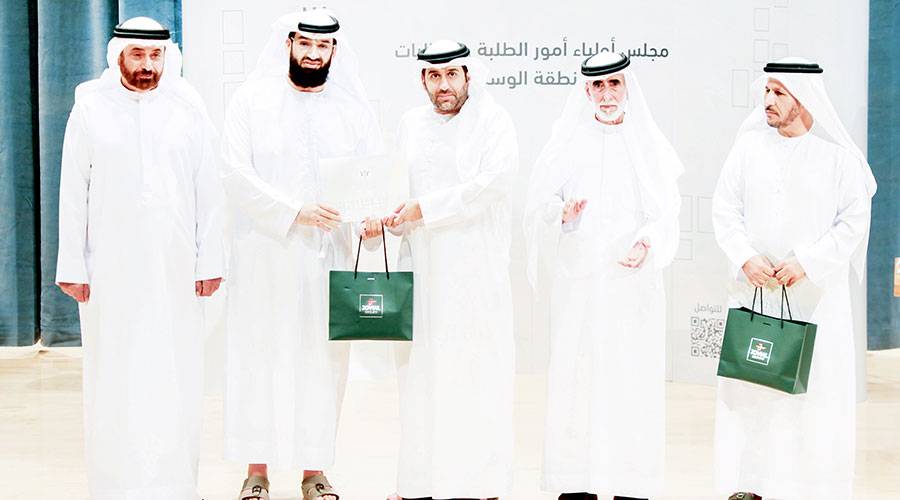 مجلس أولياء أمور الطلبة بالمنطقة الوسطى يكرم 88 متفوقاً