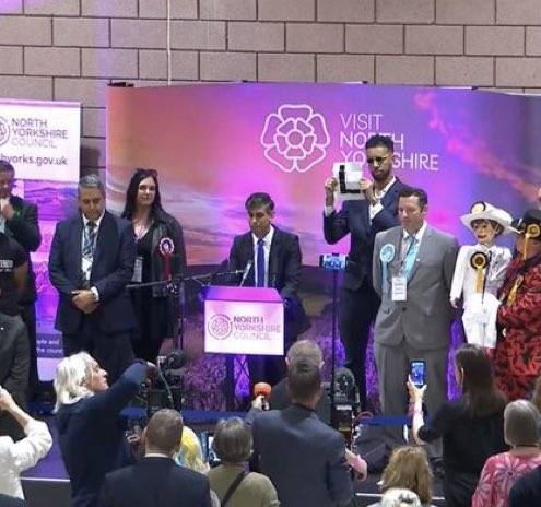 بالفيديو| موقف محرج لسوناك أثناء اعترافه بالخسارة