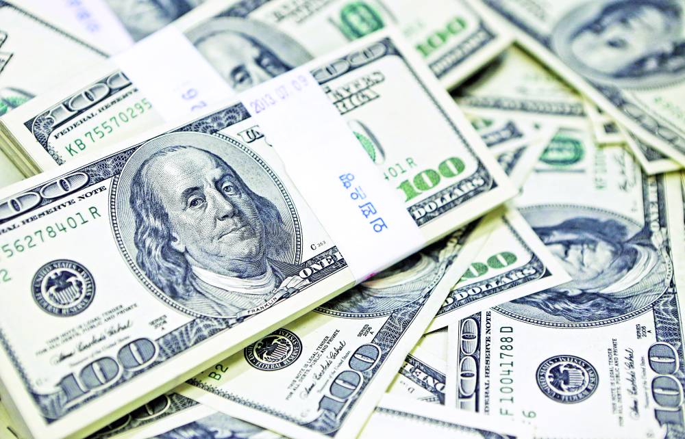 الدولار يرتفع بعد تعليقات حذرة لرئيس الاحتياطي الاتحادي