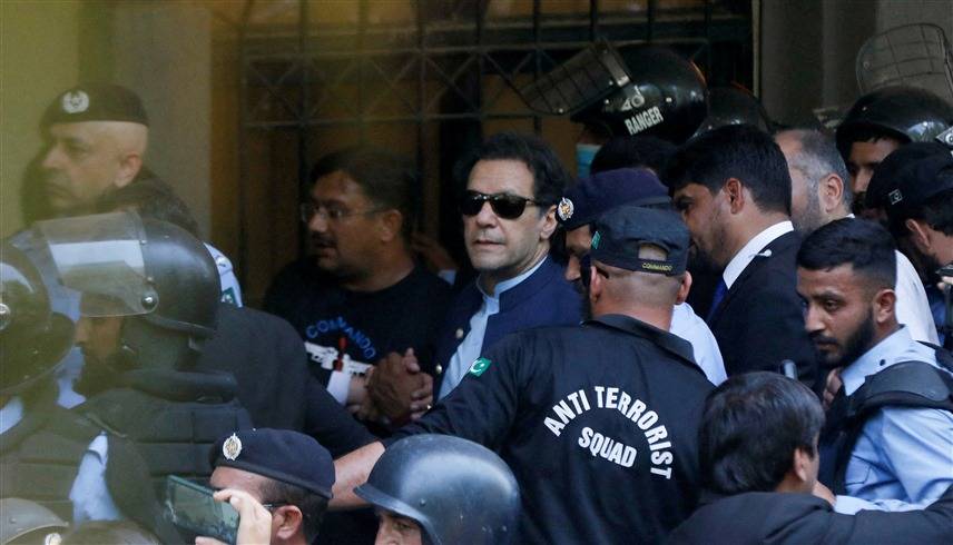 «العليا الباكستانية» تمنح حزب عمران خان 20 مقعداً في البرلمان