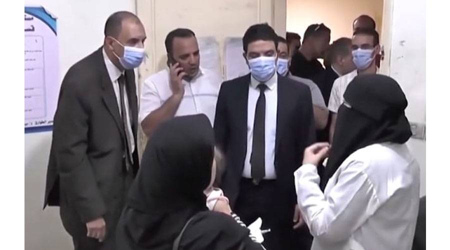 مصر: محافظ سوهاج «يوبخ» طبيبة.. ورئيس الوزراء يعتذر لها على الهواء 